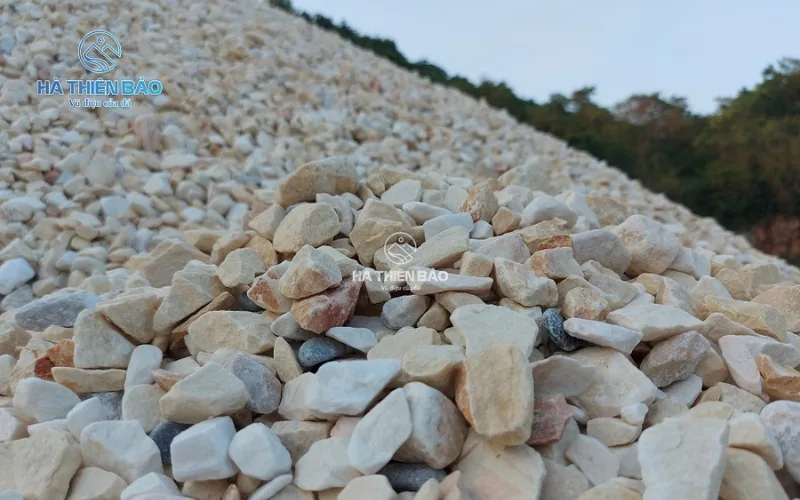 Đá sỏi được tạo thành từ các hoạt động vận động và biến đổi địa chất