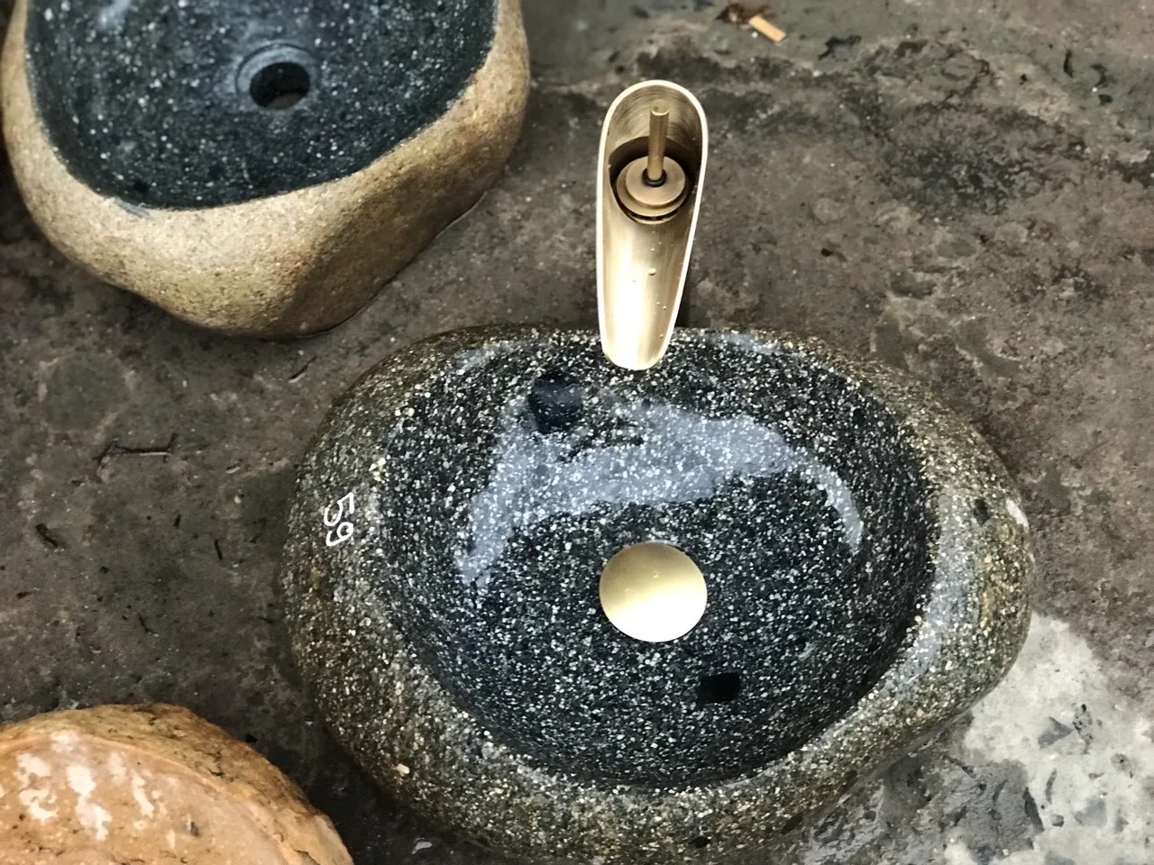Lavabo đá cuội 03
