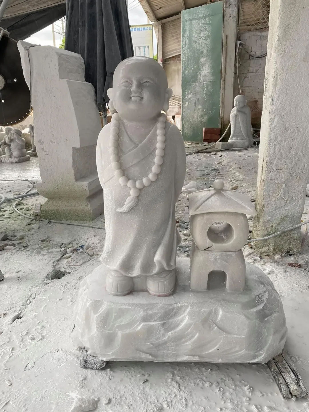 Tượng đá HTB 07