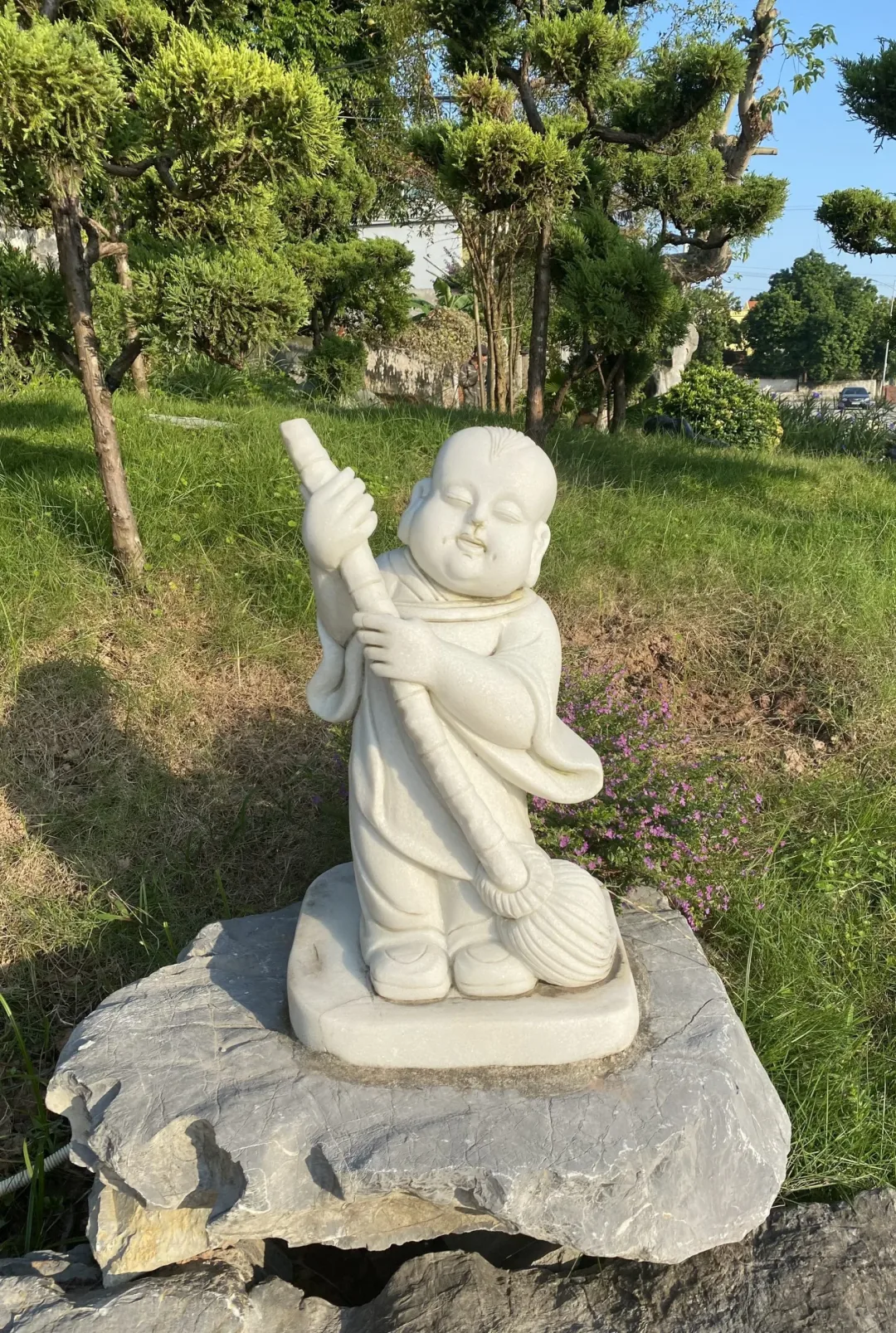Tượng đá HTB 11