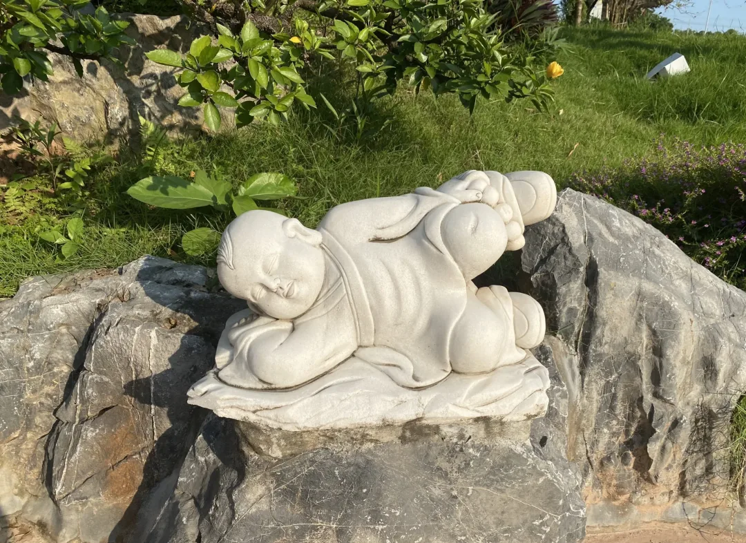 Tượng đá HTB 12