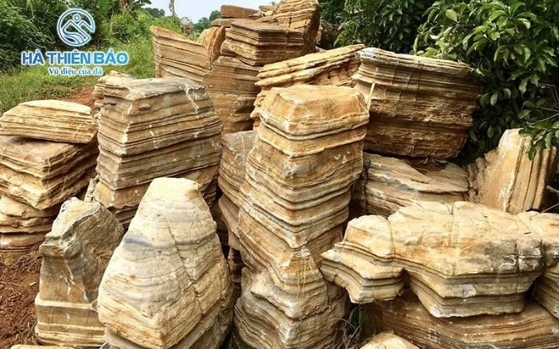 Top 8 loại đá làm hòn non bộ đẹp được ưa chuộng 2025 5 Hòn non bộ đá cổ thạch sở hữu màu sắc trầm ấm, độ bền vượt trội